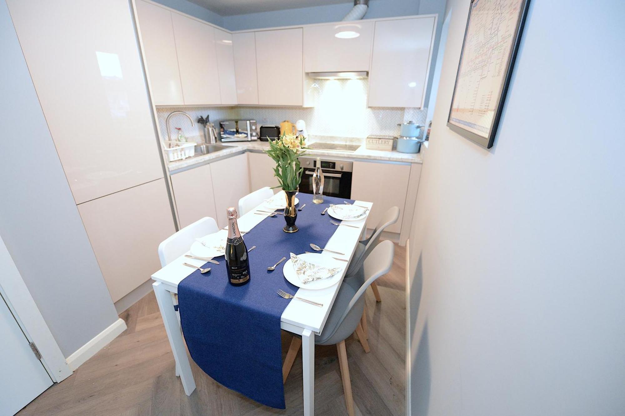 2 Bed Terraced Flat Piccadilly Line Apartment London Bagian luar foto