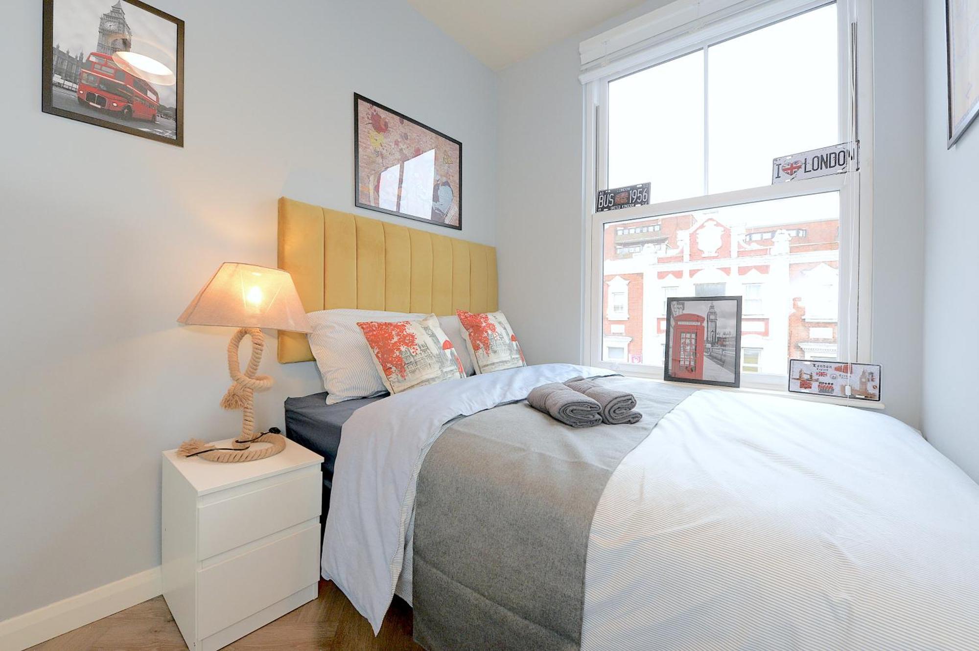 2 Bed Terraced Flat Piccadilly Line Apartment London Bagian luar foto