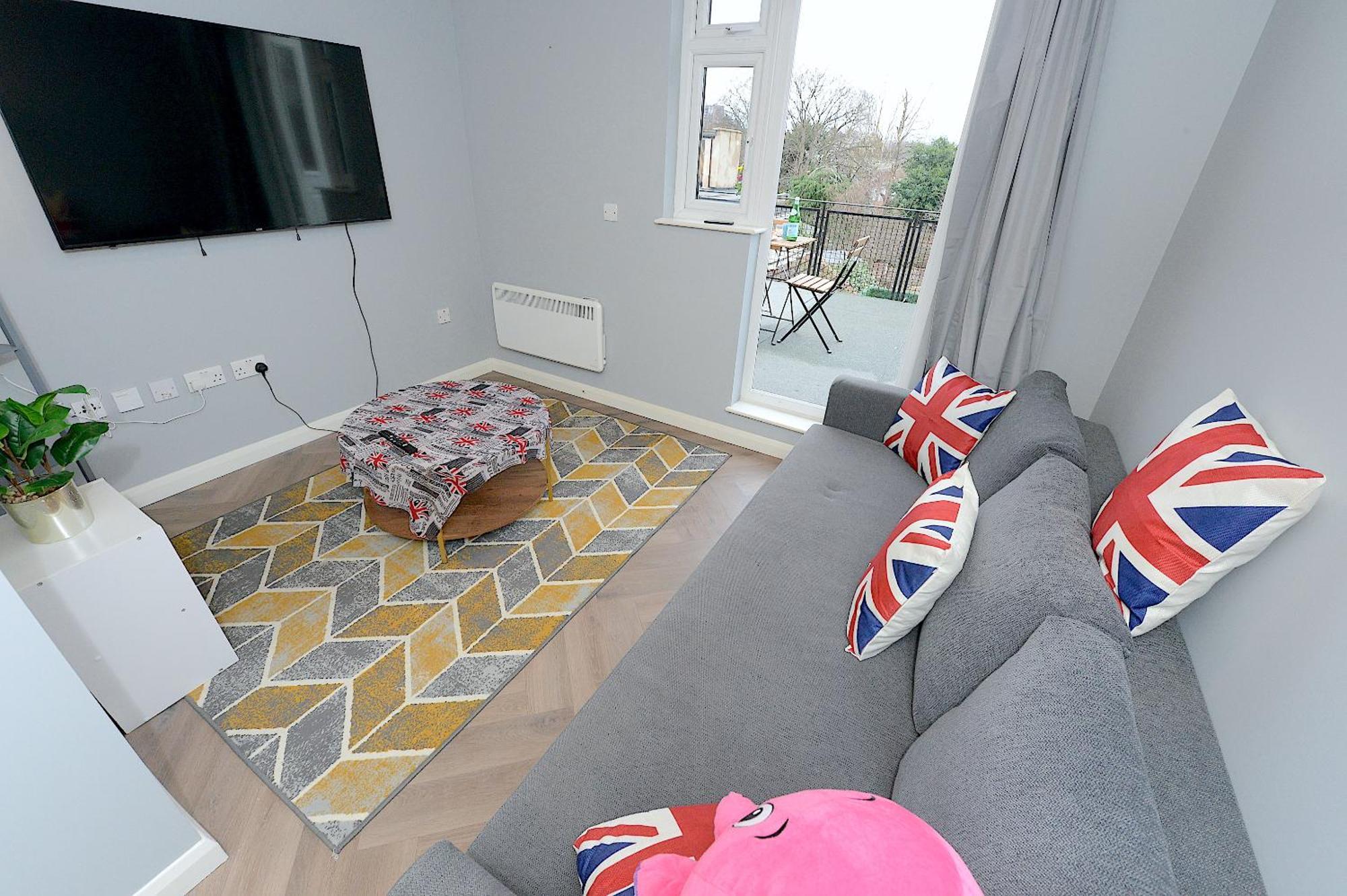 2 Bed Terraced Flat Piccadilly Line Apartment London Bagian luar foto