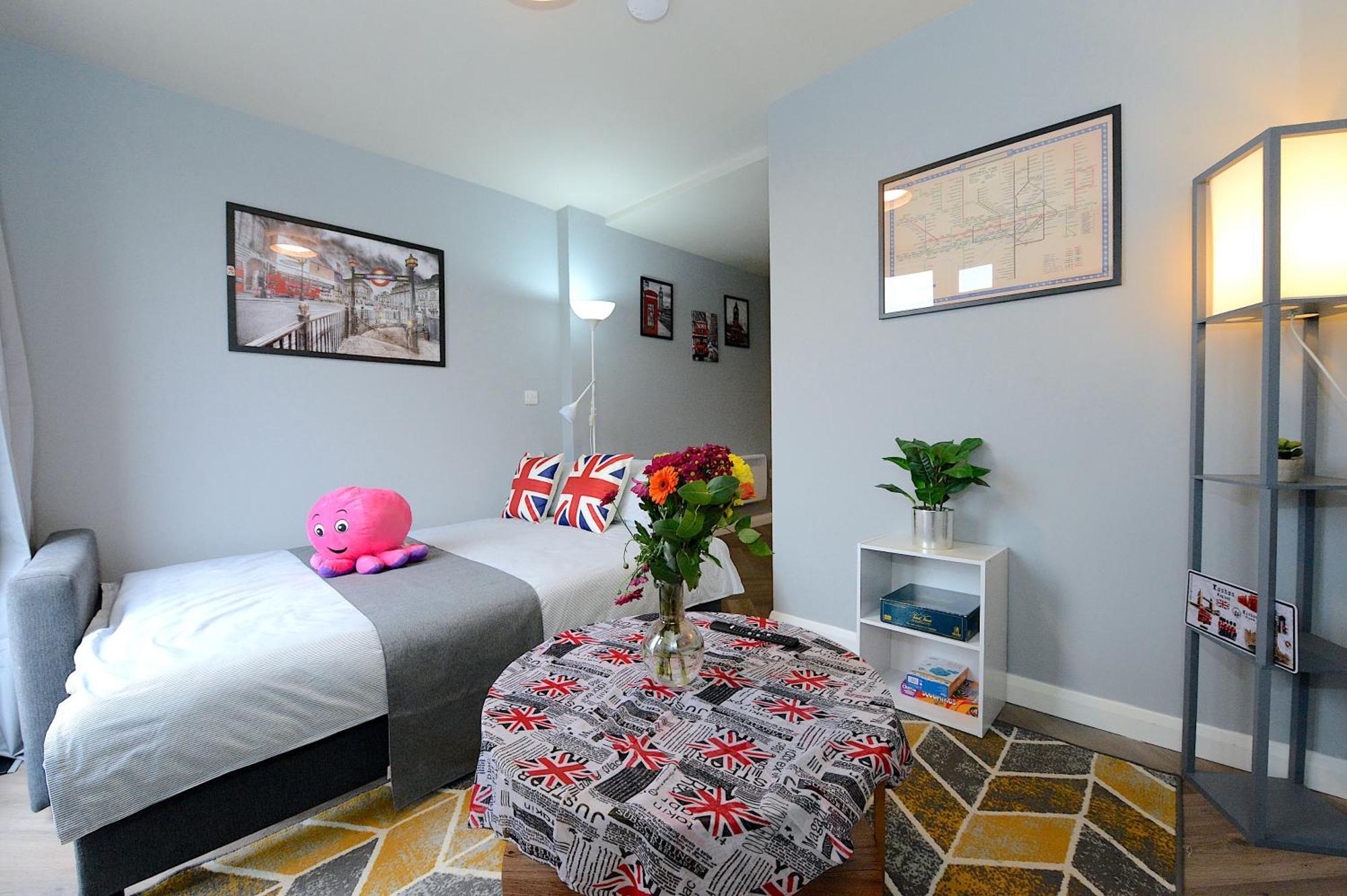 2 Bed Terraced Flat Piccadilly Line Apartment London Bagian luar foto