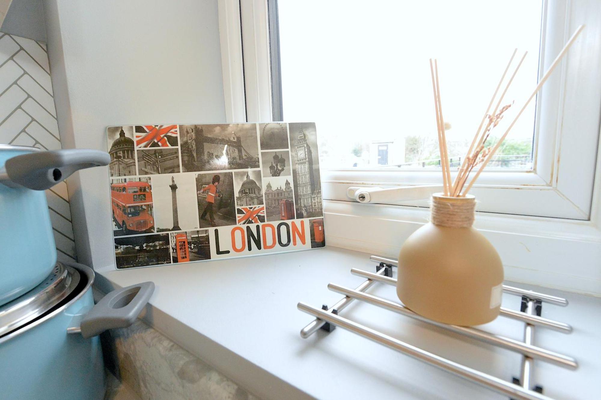 2 Bed Terraced Flat Piccadilly Line Apartment London Bagian luar foto