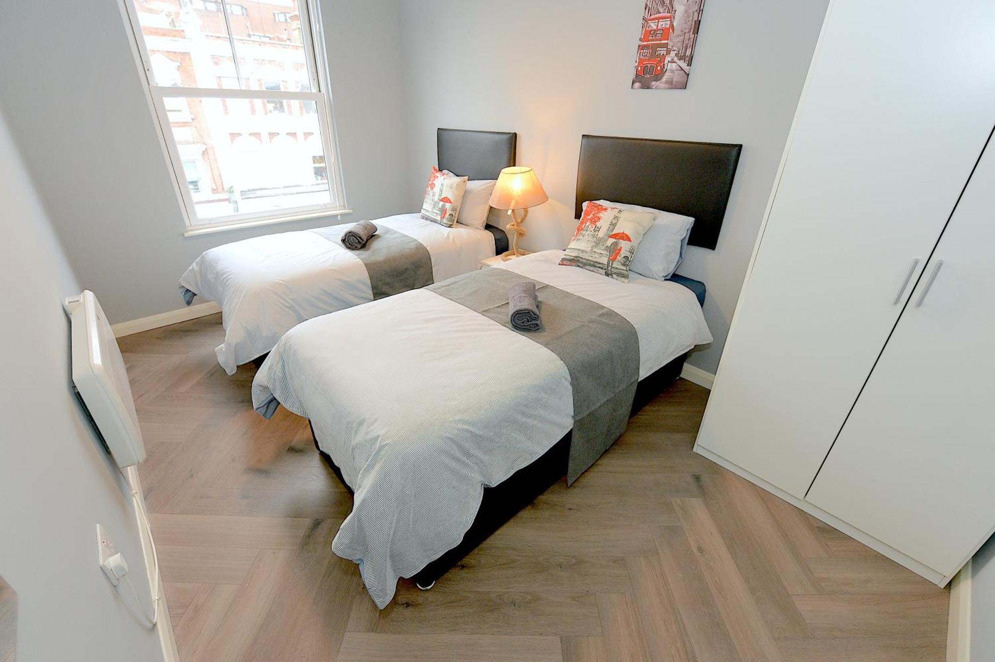 2 Bed Terraced Flat Piccadilly Line Apartment London Bagian luar foto