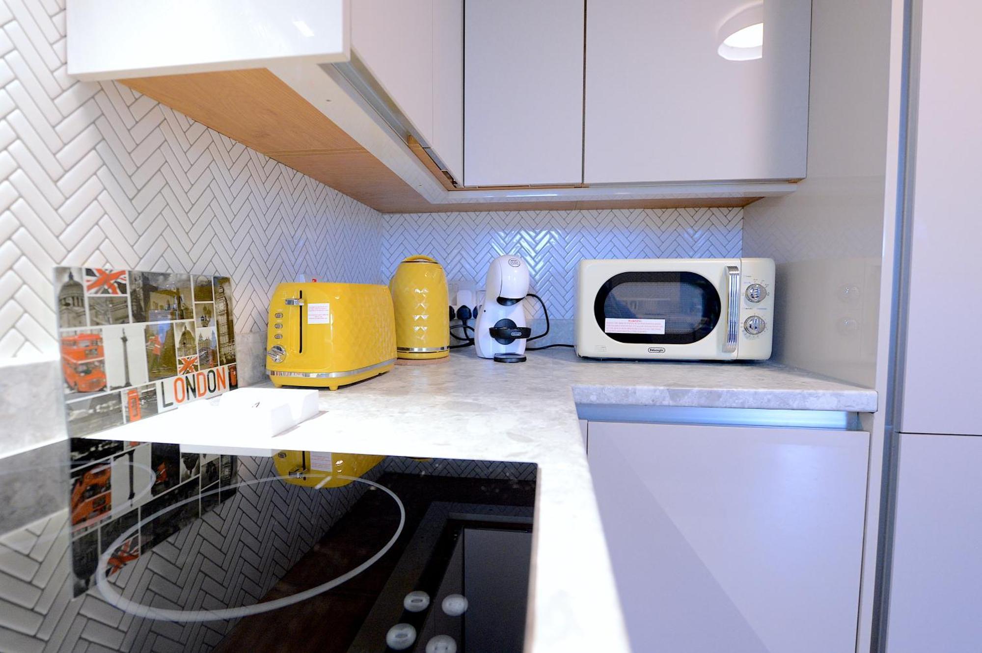 2 Bed Terraced Flat Piccadilly Line Apartment London Bagian luar foto