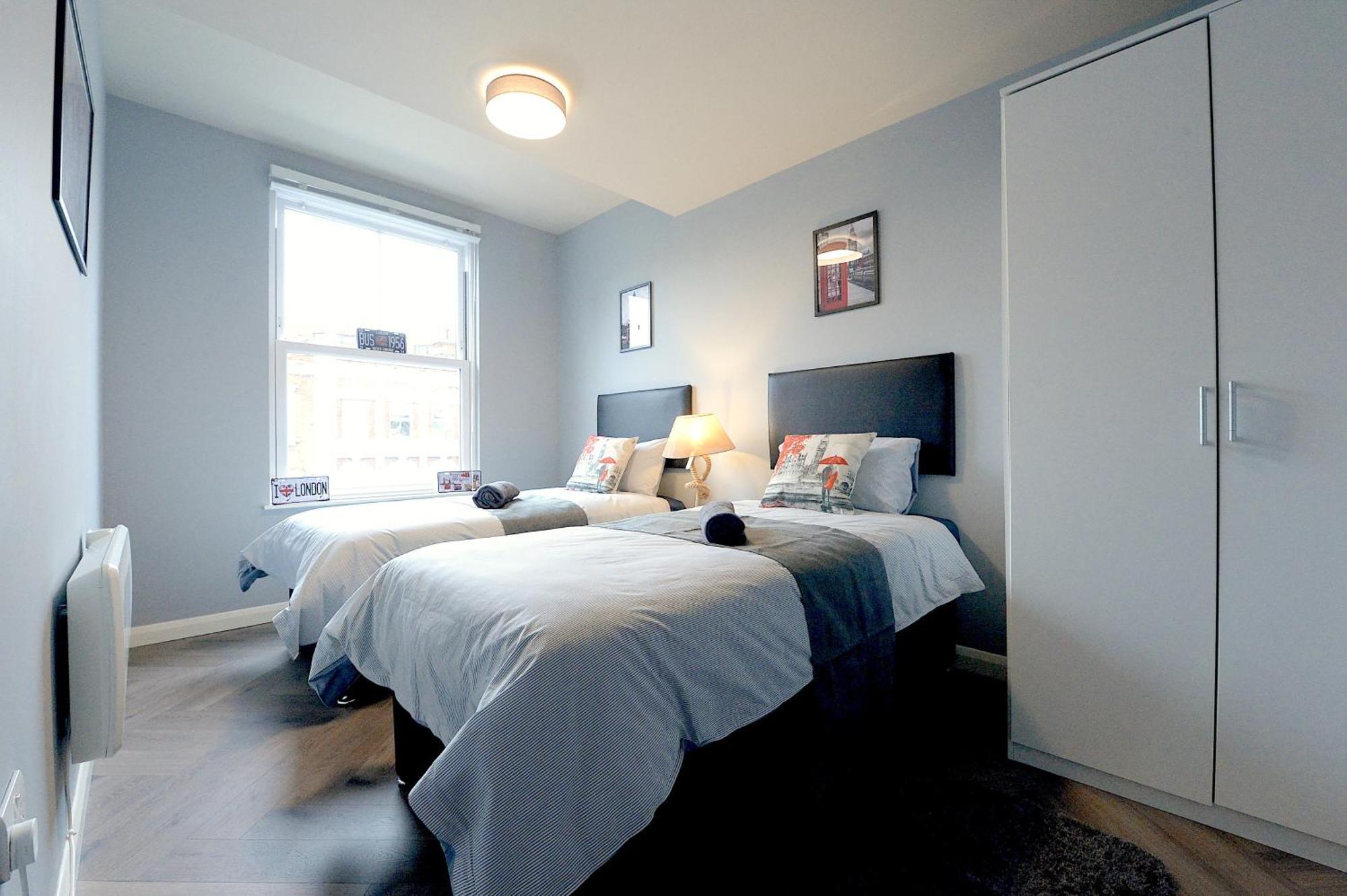 2 Bed Terraced Flat Piccadilly Line Apartment London Bagian luar foto